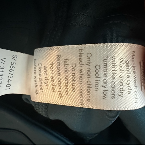 Athleta Accelerate Crop - Picture 8 of 10